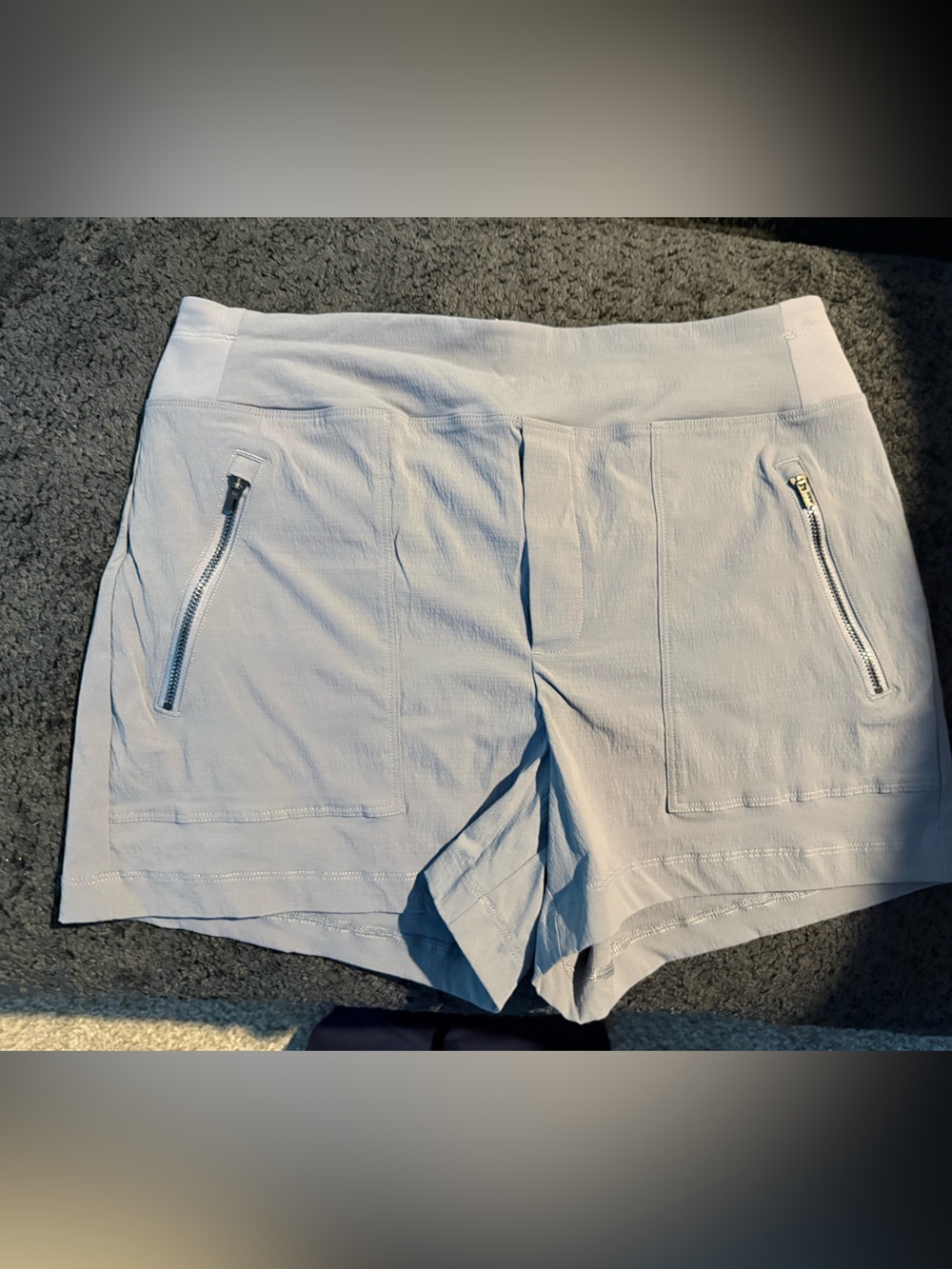 Athleta gray trekkie north mid rise shorts size 8 nwot